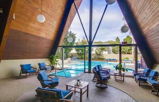 2BED/2BATH PRIME LOCATION - WALKING DISTANCE TO OCEAN BEACH