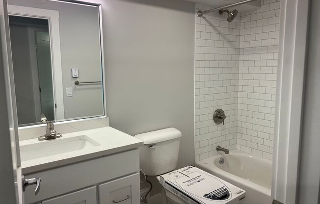 2 beds, 1 bath, 720 sqft, $2,895, Unit 328 Bank #02
