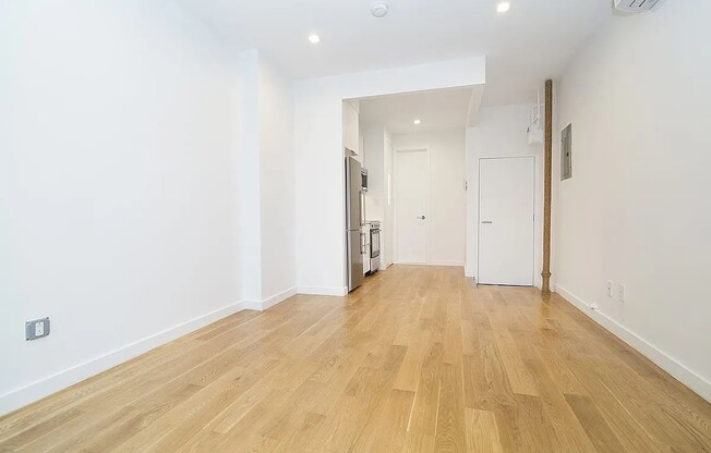 137 THOMPSON ST