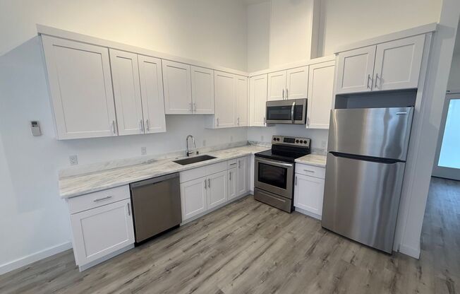 2 beds, 1 bath, 745 sqft, $1,995, Unit 8513-302