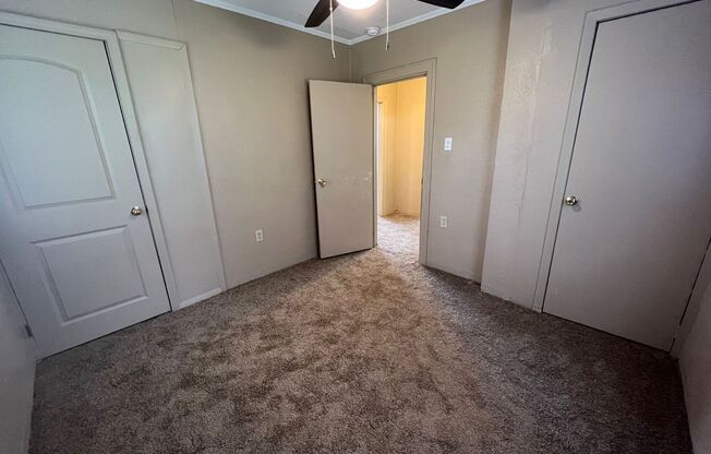 2 beds, 1 bath, $1,095