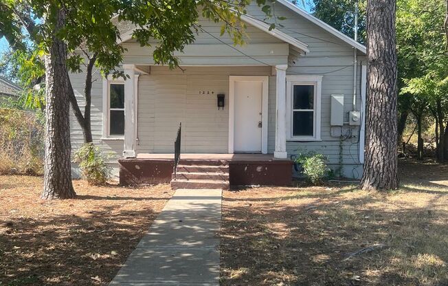 3 beds, 1 bath, $1,250