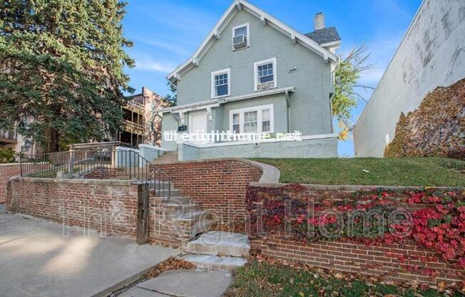 3021 Harney St Apt 3
