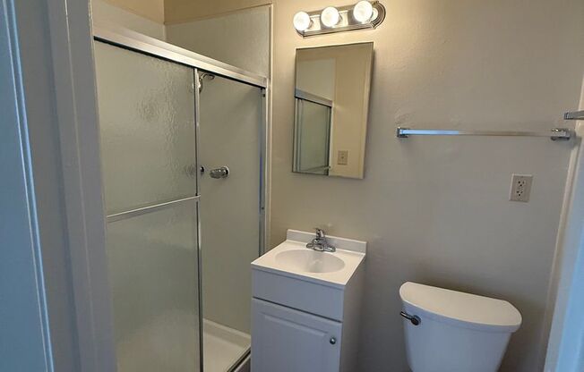 1 bed, 1 bath, 700 sqft, $2,155, Unit 87