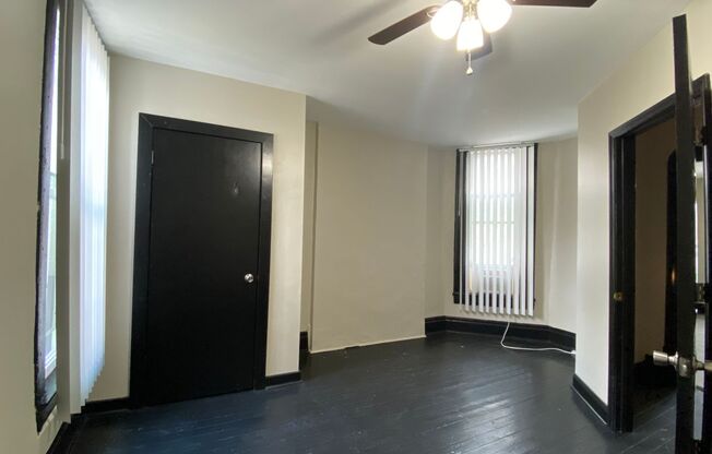 1 bed, 1 bath, 964 sqft, $925, Unit 240