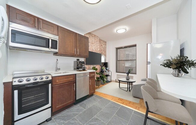 333 W 43 ST 2 ACRES