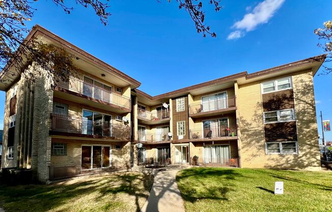 1 bed, 1 bath, $1,195, Unit Unit 2B