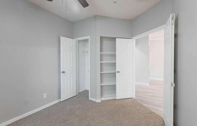 2 beds, 1 bath, 912 sqft, $1,516