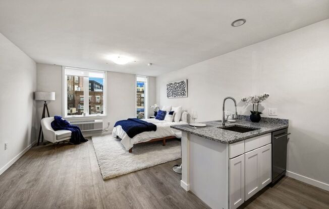 Studio, 1 bath, 425 sqft, $2,040, Unit 2M