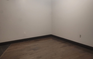 2 beds, 1 bath, $1,800, Unit 103