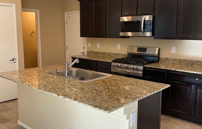 Spacious Townhouse with Loft & Rare 3-Car Garage!