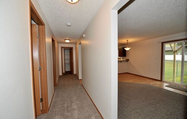 2 bed 1 bath apartment (4plex building)