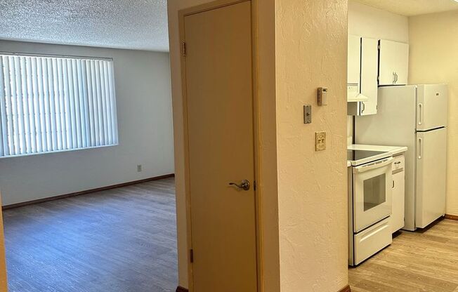 2 beds, 1 bath, 850 sqft, $1,395, Unit Unit - 11