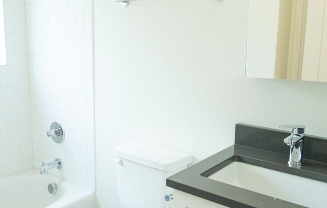 1 bed, 1 bath, 560 sqft, $1,725, Unit 54-4