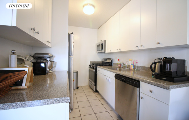 3 beds, 1.5 baths, 1,200 sqft, $7,700, Unit 4G