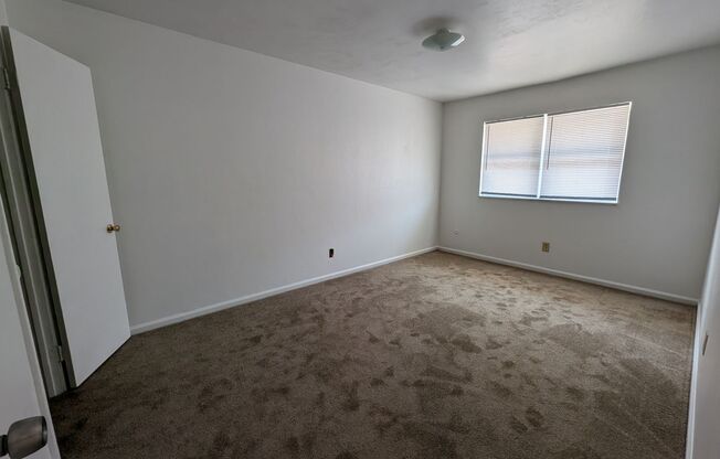 2 beds, 1 bath, $1,100, Unit Unit 6