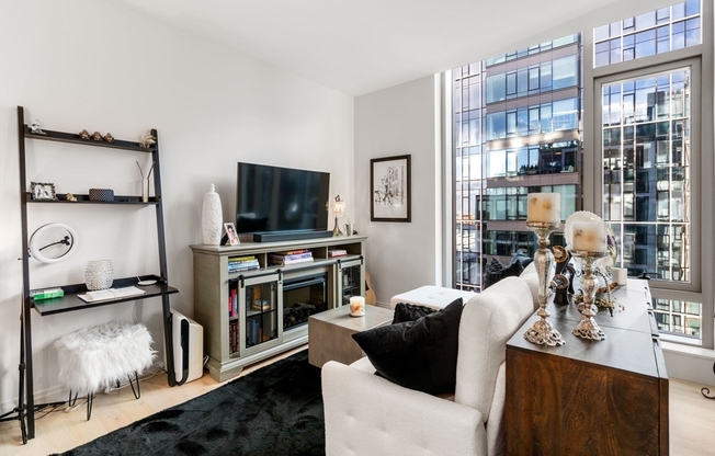 1 bed, 1 bath, 646 sqft, $5,300, Unit 1719