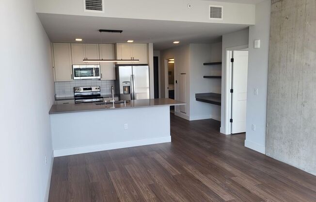 1 bed, 1 bath, 808 sqft, $2,590, Unit #724