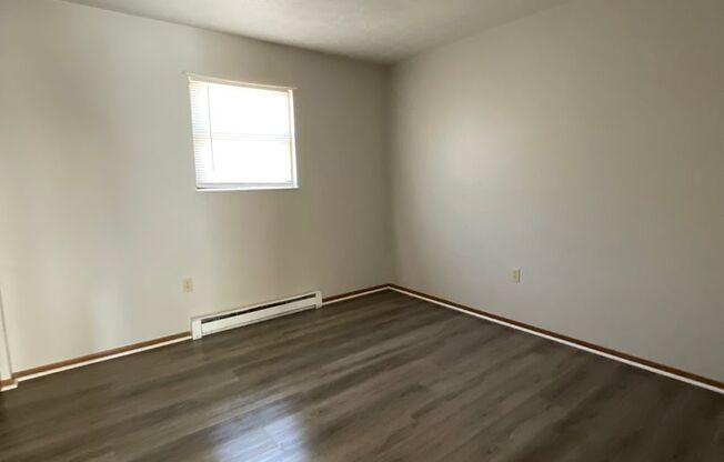 2 beds, 1 bath, $935