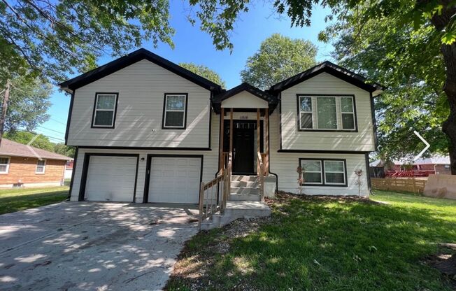 COMING SOON! Beautiful Home in Raytown!