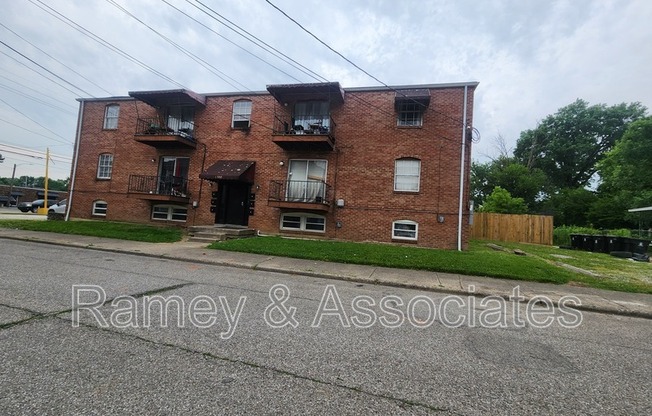 1300 OAKWOOD AVE