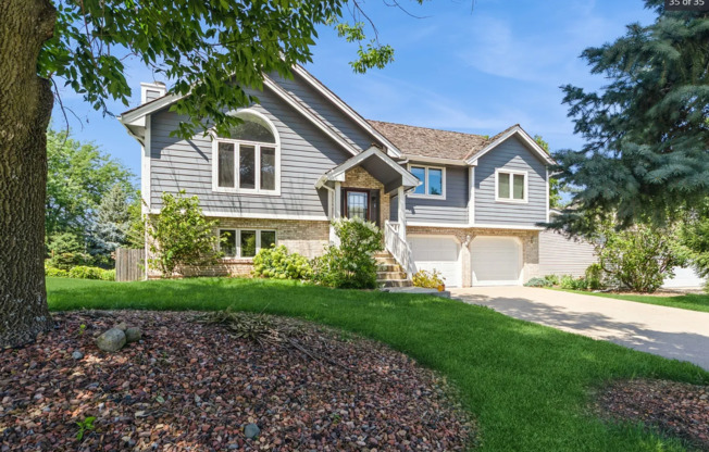 Desirable Clive Home with Easy Metro Access