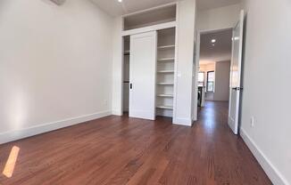 2 beds, 1 bath, 900 sqft, $3,250, Unit B