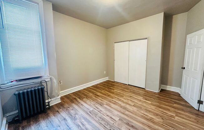 1 bed, 1 bath, 700 sqft, $1,100