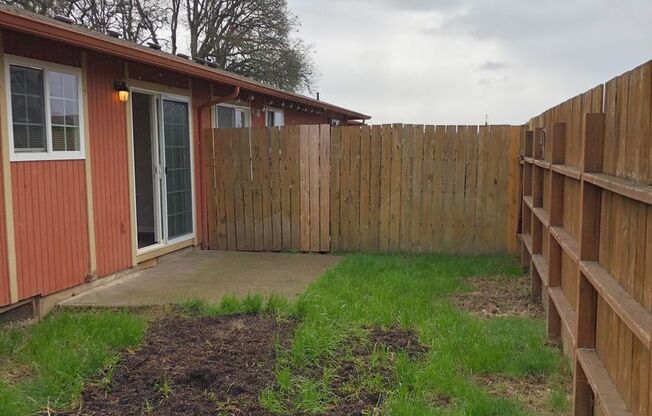 2 beds, 1 bath, 945 sqft, $1,575, Unit 085