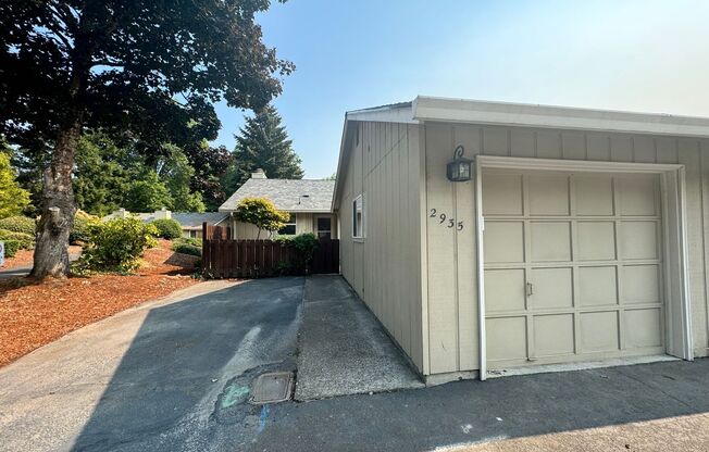 Newly Updated! 2Bd/ 1Ba Home in South Hillsboro ~ Fenced Yard! Washer/dryer in unit! Community Pool & Rec Center!