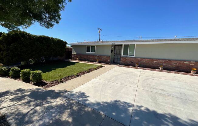 Cul-De-Sac: 4 Bedroom 2 Bath Home,