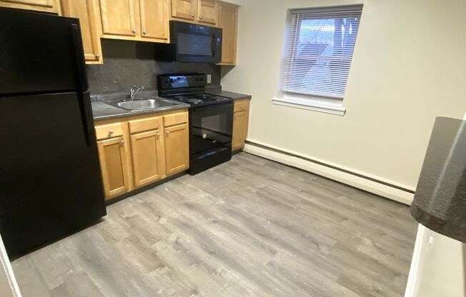 2 beds, 1 bath, 900 sqft, $1,450, Unit B211