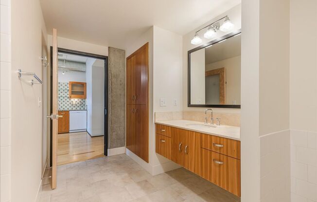 Studio, 1 bath, $2,100