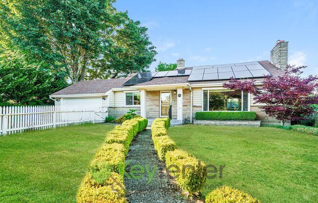 Comfort and Charm in This Bright 2-Bedroom Seattle Home