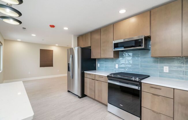 2 beds, 1 bath, $1,525, Unit # 101