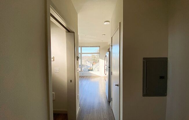 Studio, 1 bath, 261 sqft, $999, Unit 208
