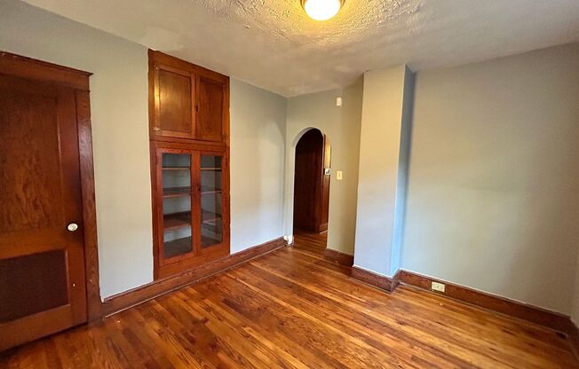 3 beds, 1 bath, $1,300