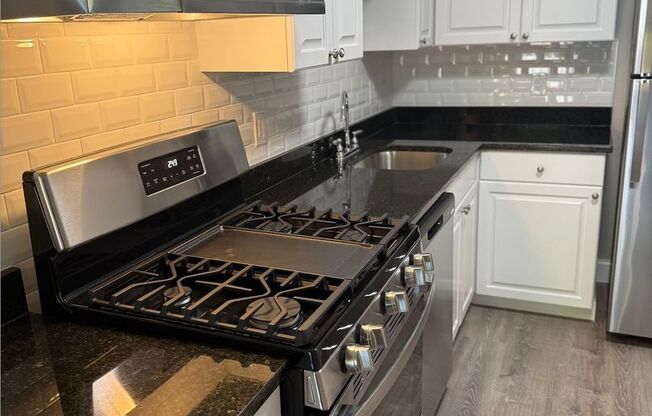 2 beds, 1 bath, 680 sqft, $2,325, Unit 23-28