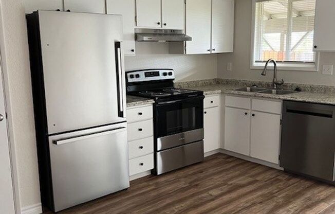 2 beds, 1 bath, 900 sqft, $1,100, Unit 3