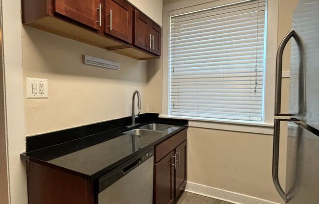 1 bed, 1 bath, 695 sqft, $1,645, Unit 810-2L