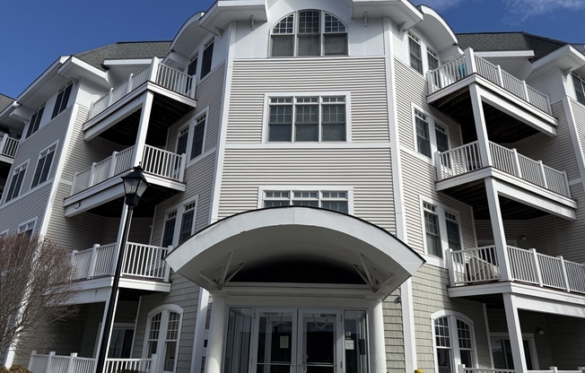 2 beds, 2 baths, 998 sqft, $2,650, Unit 131