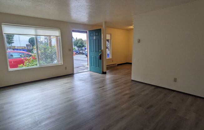 2 beds, 1 bath, 717 sqft, $1,275, Unit 6