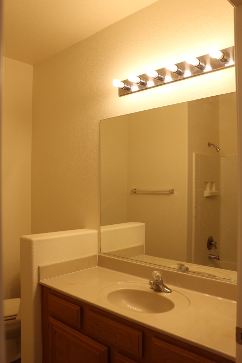 2 beds, 2 baths, $1,495, Unit Bldg. 7 -Clark County-