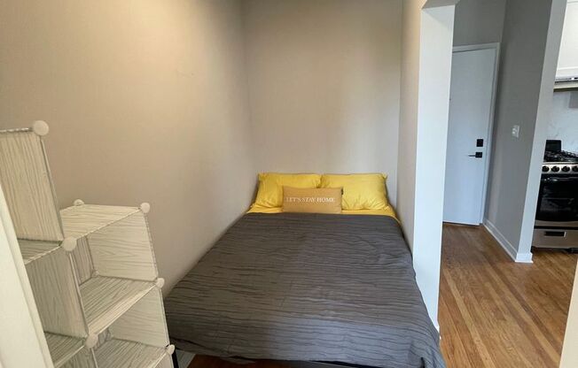Studio, 1 bath, $1,300, Unit 202