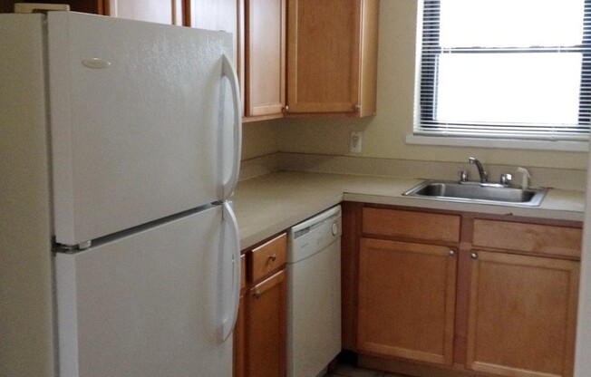 3 beds, 1 bath, 900 sqft, $1,795, Unit SQC-229-5