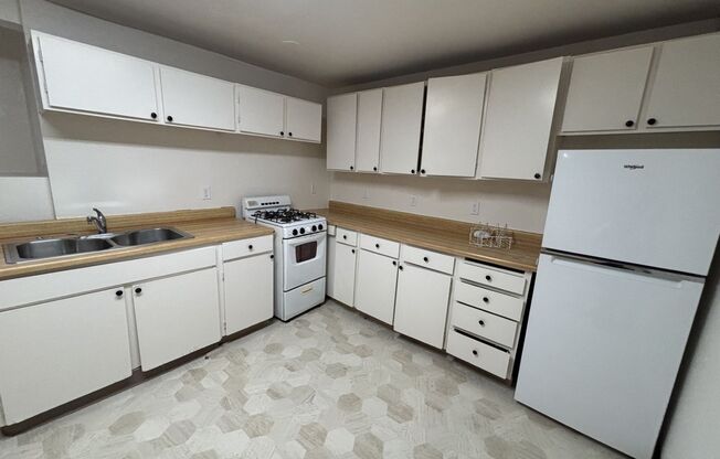 1 bed, 1 bath, 600 sqft, $1,495, Unit B