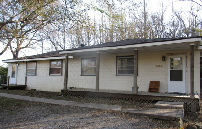 Cozy 2-Bedroom Duplex – Available