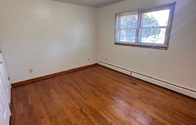 2 beds, 1 bath, 903 sqft, $1,210, Unit E-8