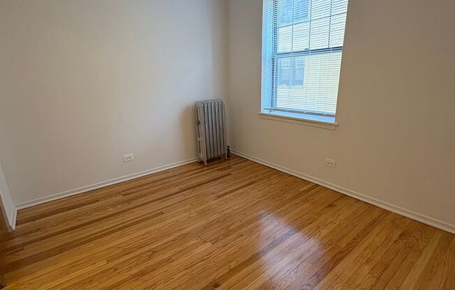 3 beds, 1 bath, 1,003 sqft, $1,250, Unit CA 143.5-2W