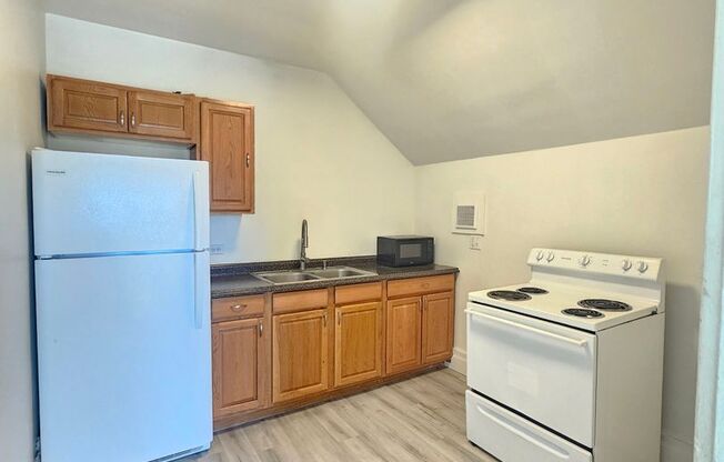 1 bed, 1 bath, $1,050, Unit Unit # 2